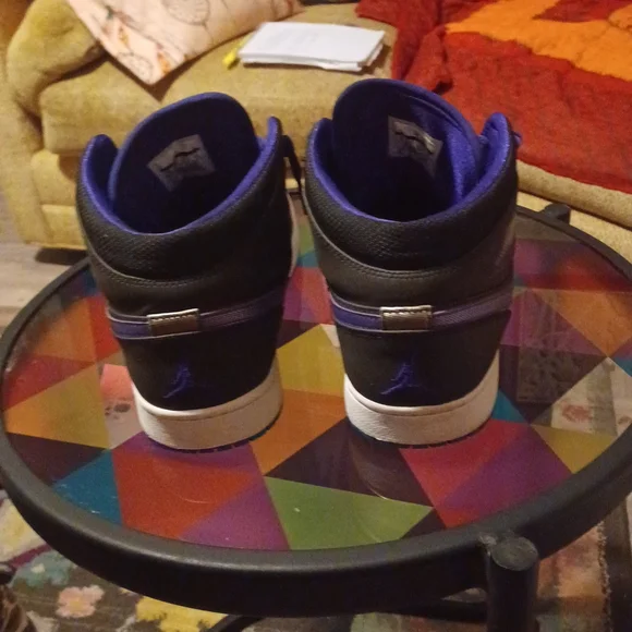 2012 Nike Air Jordan 1 Throwback Grape , Black , Purple.